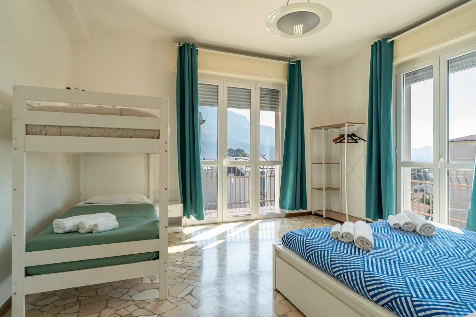 Spacious Apartment With Panoramic Views In Lecco Exterior foto